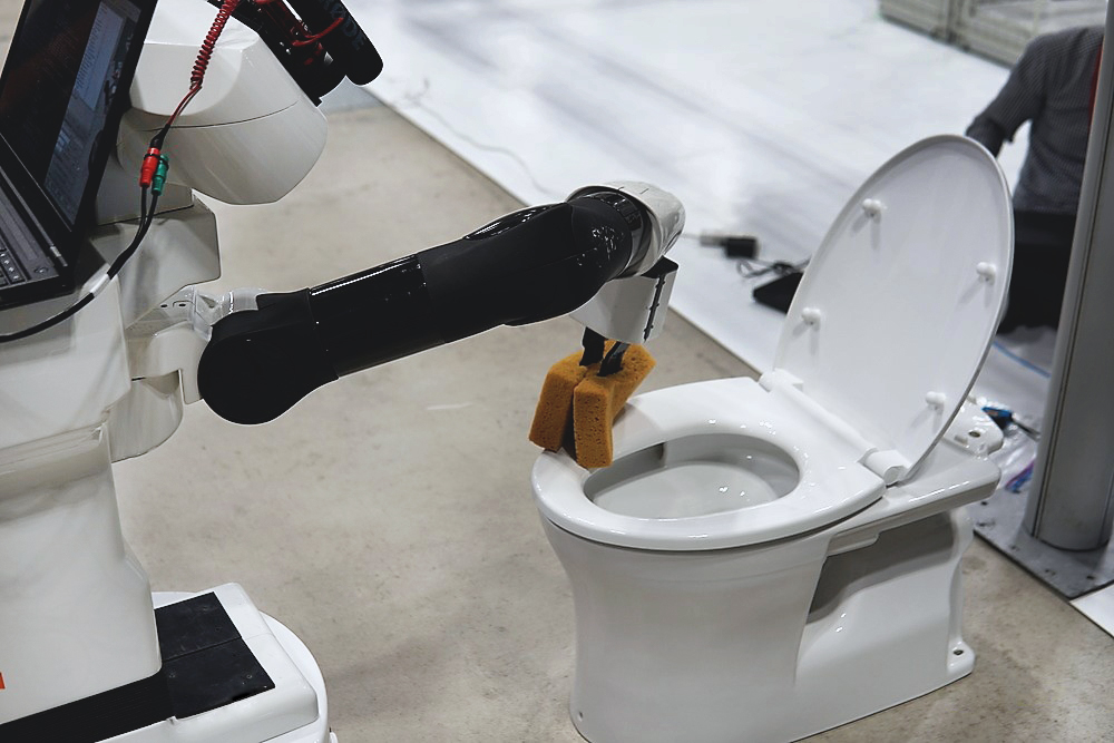 world-robot-summit-TIAGo-robot-cleaning-toilet-Homer-team