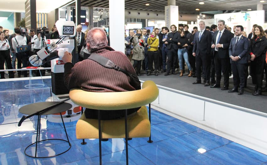 The collaborative robot TIAGo at the Mobile World Congress (MWC) during the demo organised by the Institut de Robòtica i Informàtica (IRI)